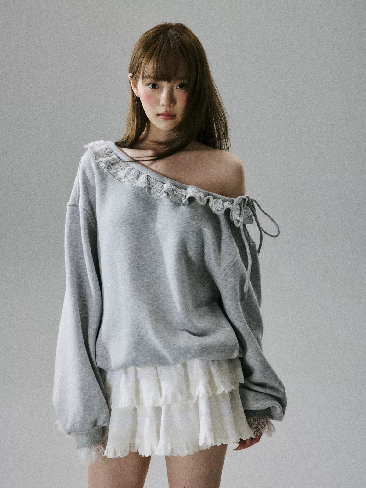 LOST FOREST - Heather Gray One-Shoulder Eyelash Lace Cotton Sweatshirt