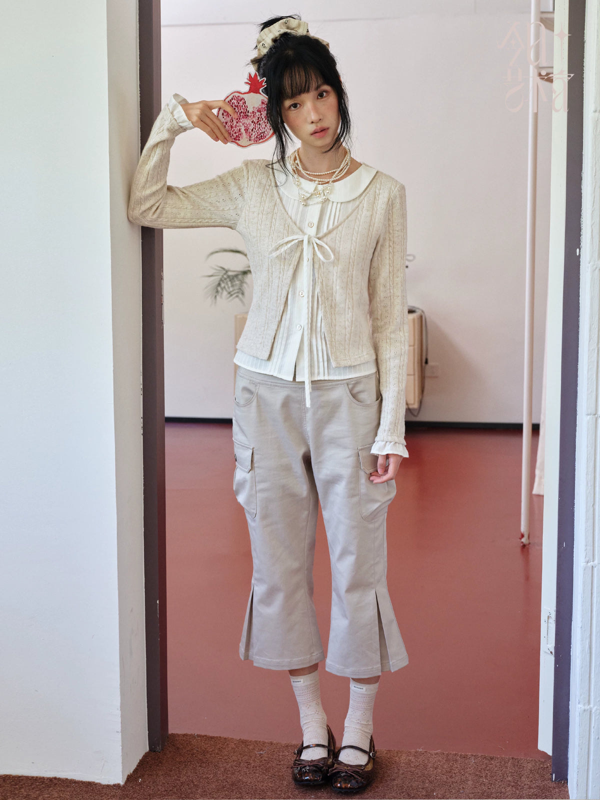 DAILY ARTIST - Warm Beige Faux-Layer Doll-Collar Tie Cardigan