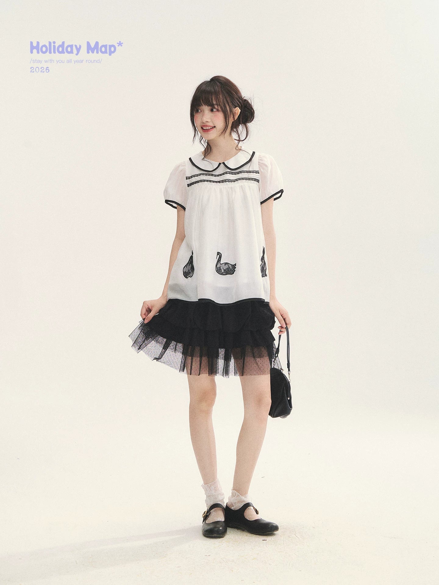 "Antique Dollhouse" Lace Appliqué Peter Pan Collar Puff Sleeve Blouse (Ivory White/ Still Blue)