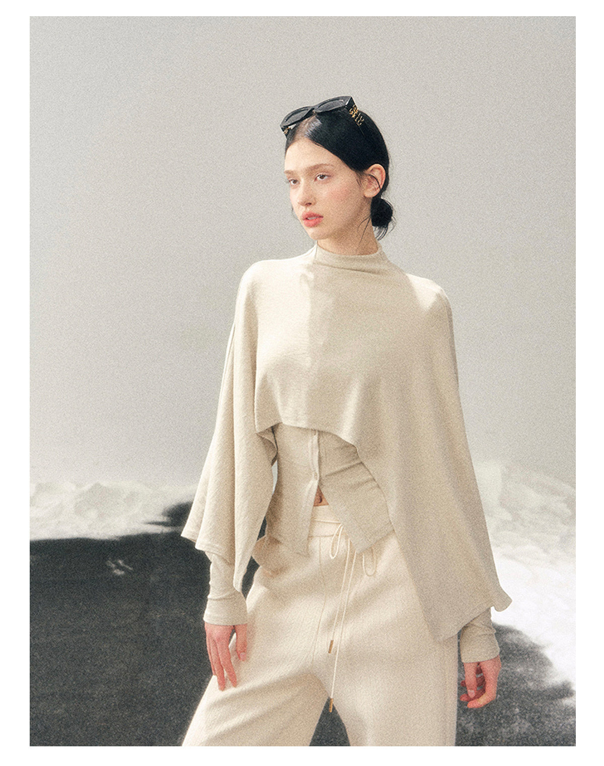少也眼 "Moss Whisper" Ivory Two-Tone Shawl T-Shirt Two-Piece Set