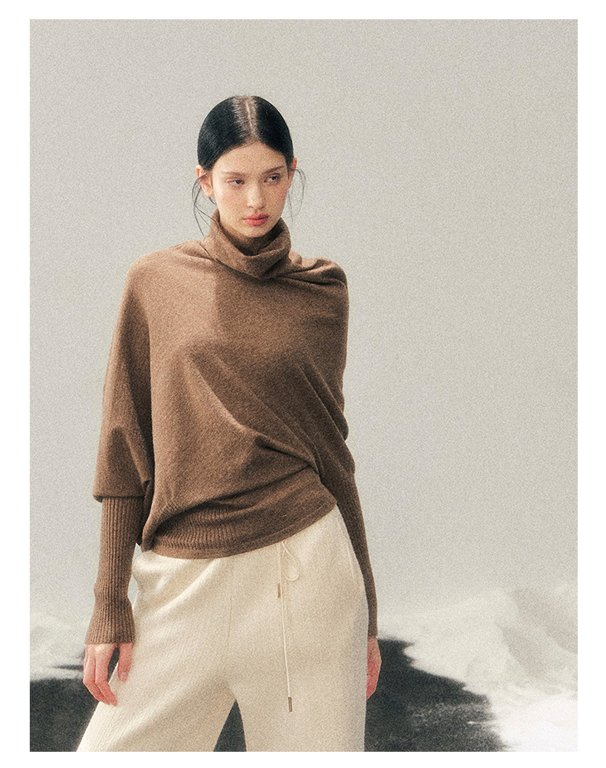 少也眼 "Ember at Dusk" High-Neck Cozy Knit Top – Milk Tea