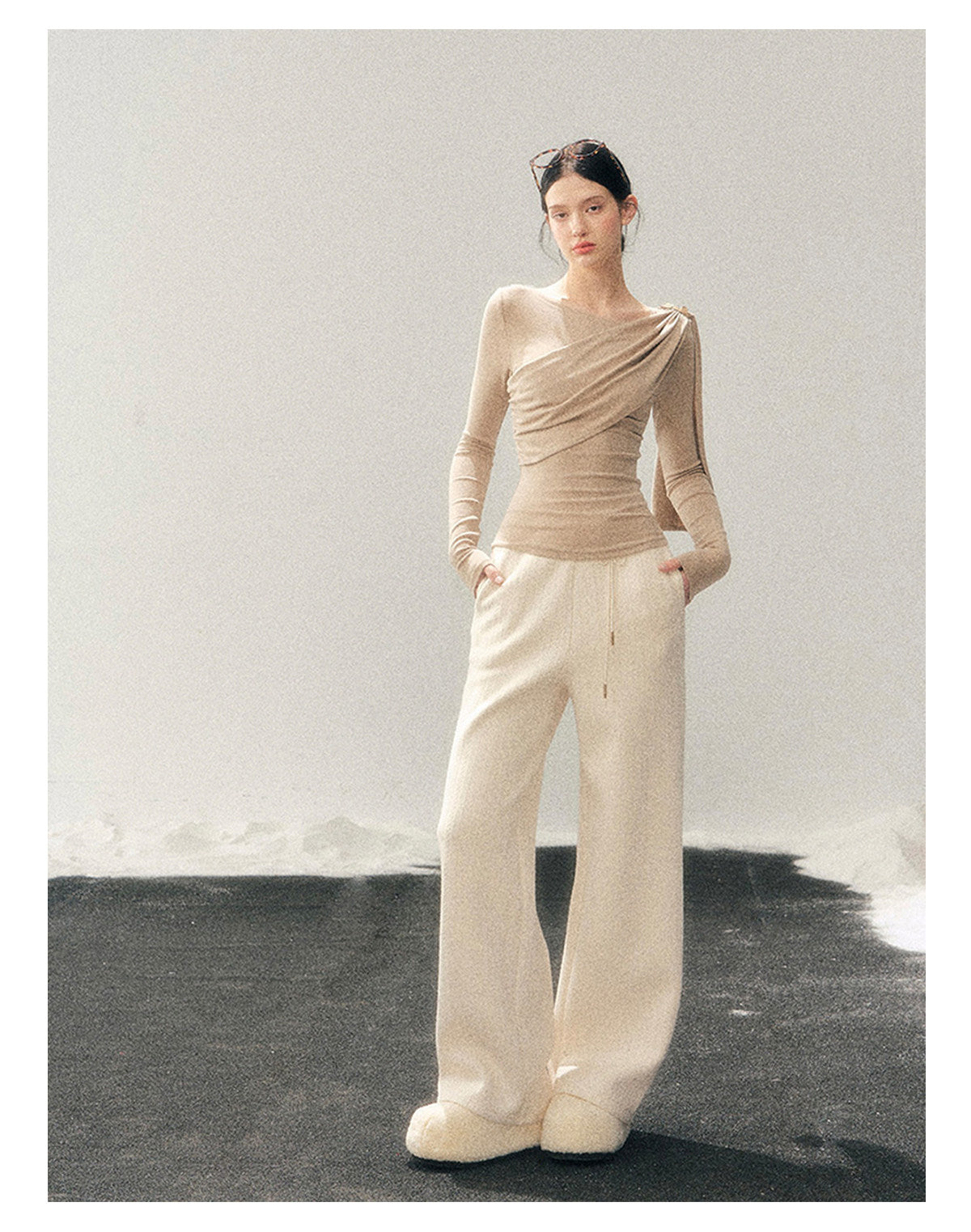 少也眼 “She Is Lighter Than the Wind” Streamer-Neck Top - Oatmeal
