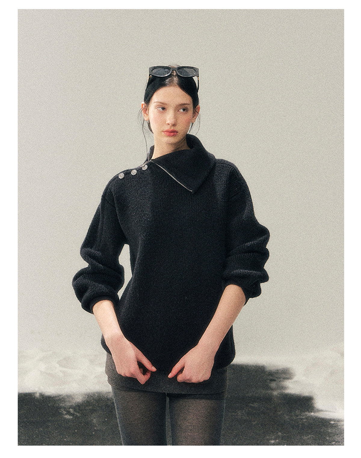 少也眼 "Dark Undertow in Zero Gravity" High-Neck Structured Knit Top