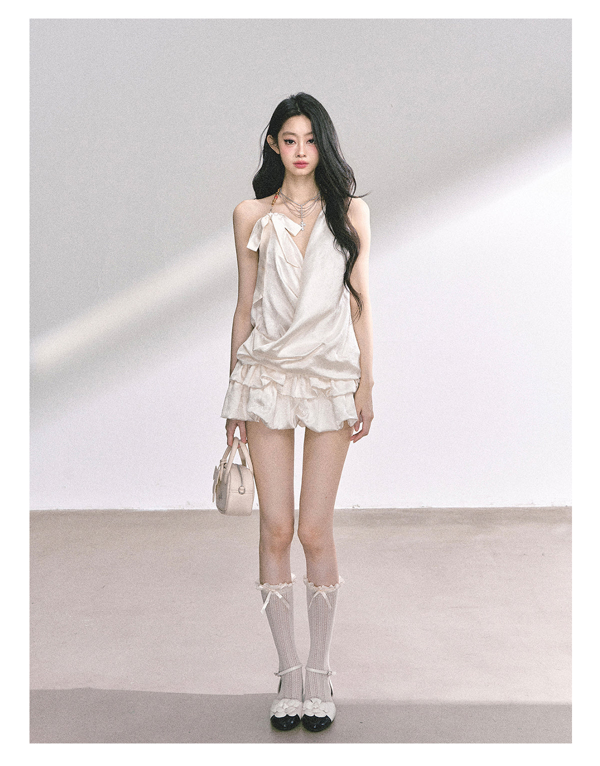 少也眼 “Evening Diva” French-Style Halter Mini Dress