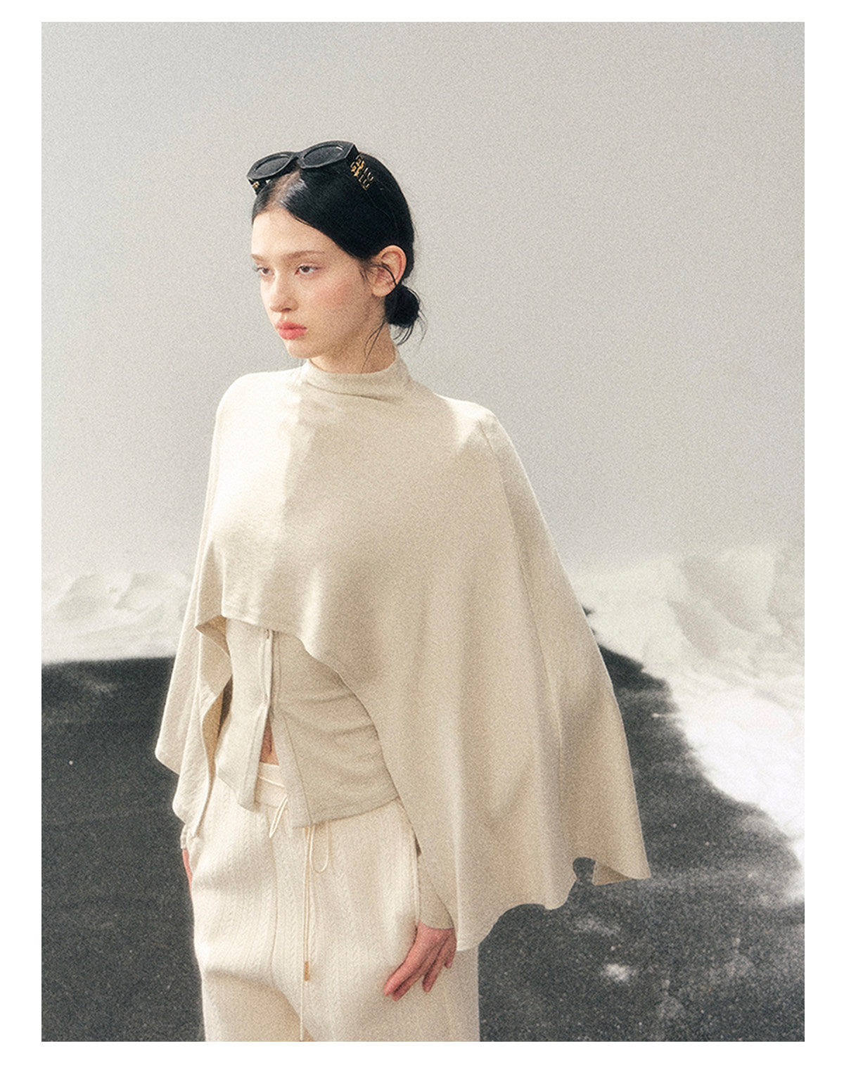 少也眼 "Moss Whisper" Ivory Two-Tone Shawl T-Shirt Two-Piece Set