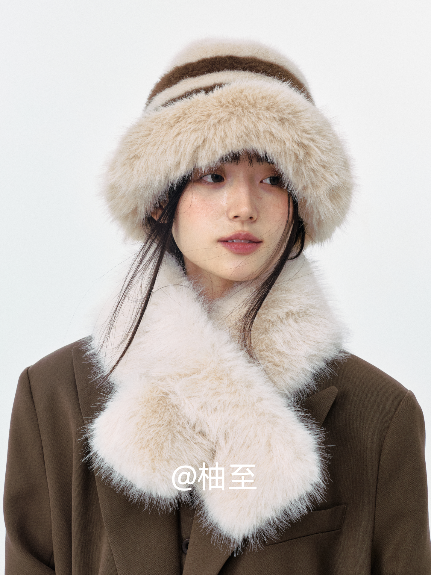 Off White Striped Plush Hat & Scarf Set – Cozy 2-Piece Winter Ensemble