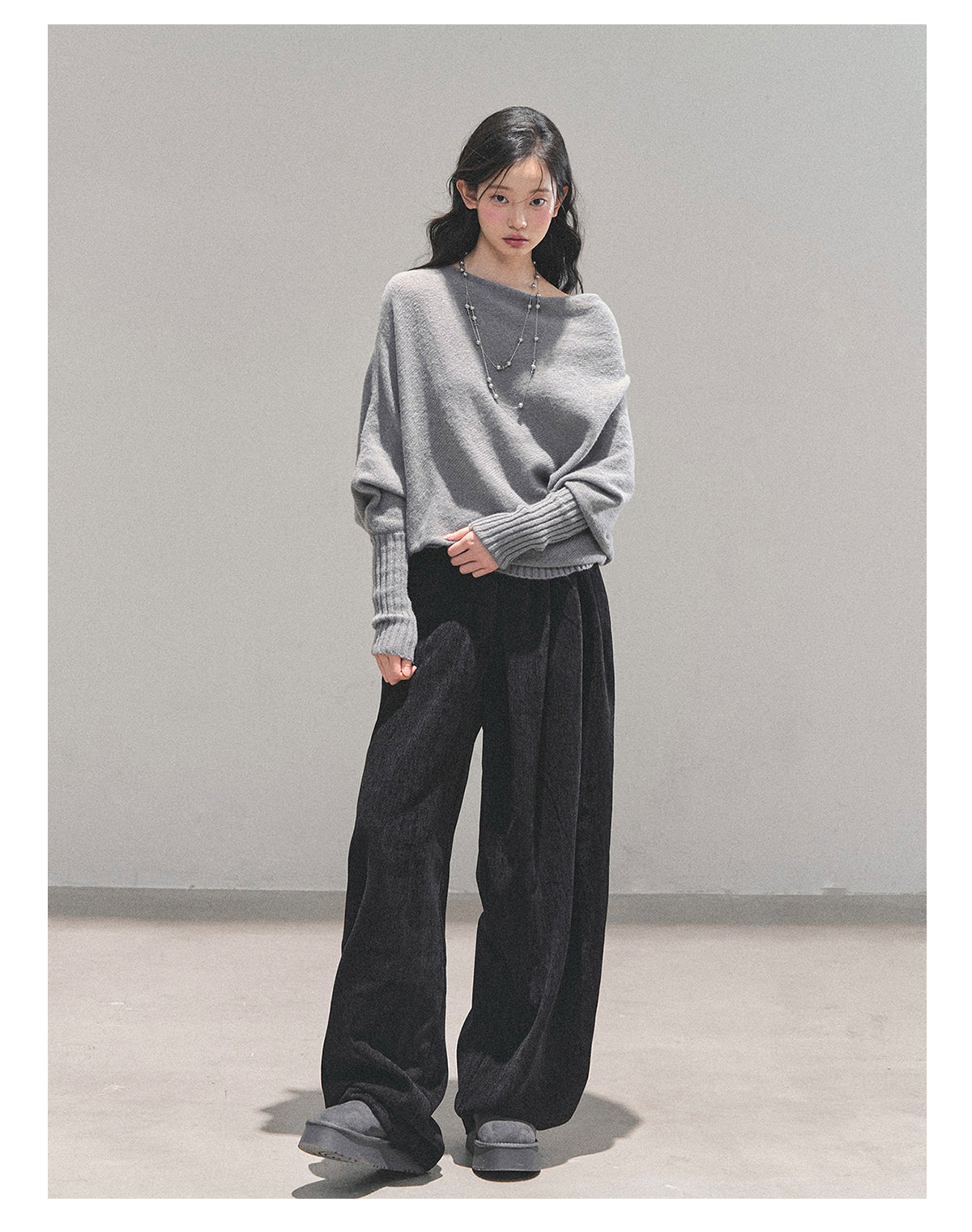 少也眼 “Soft Minimalism” Off-Shoulder Versatile Knit Top - Light Grey 6416515
