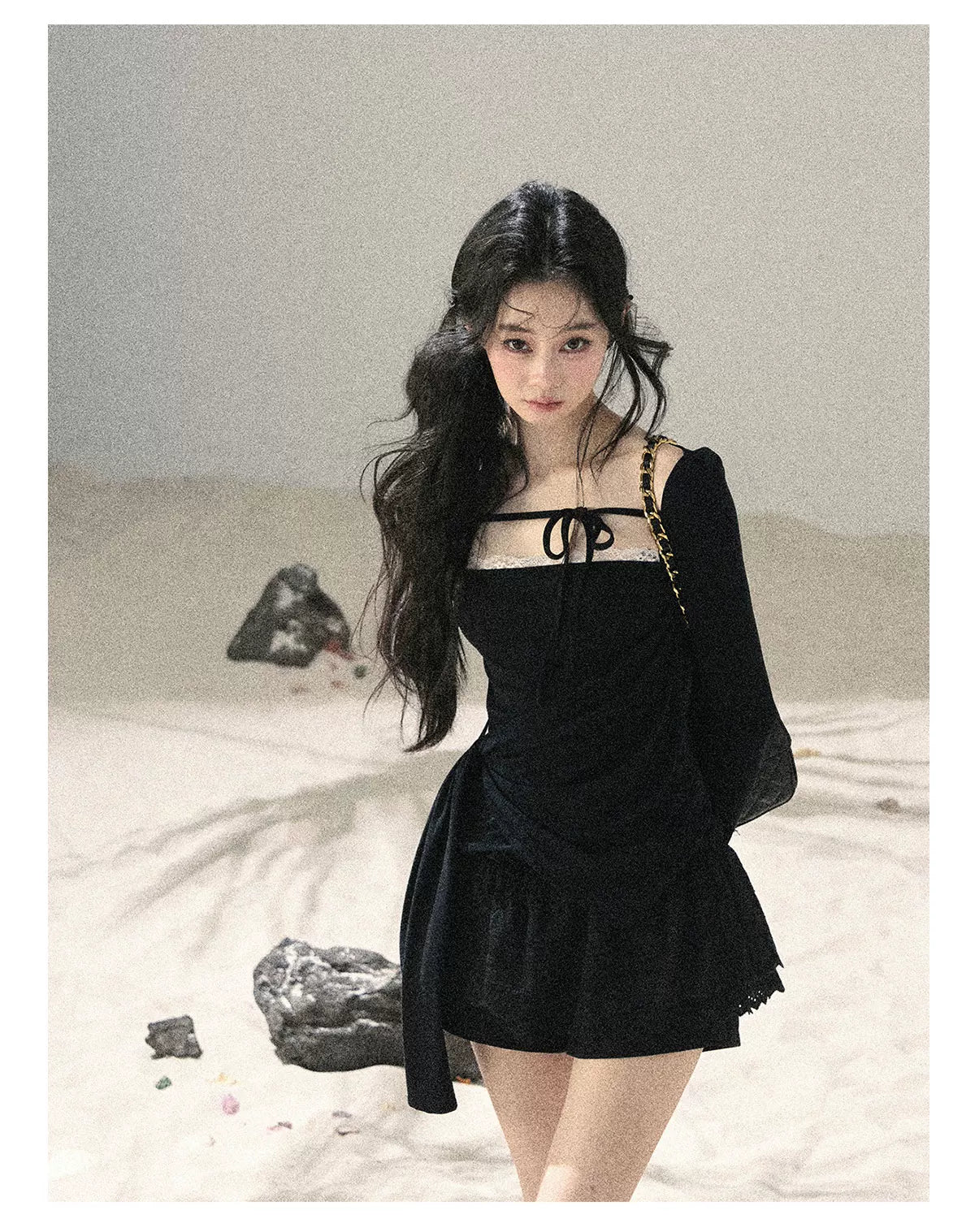 "Floating Moonlight" Quiet Black Square Neck Lace Slim-Fit Top 45324535