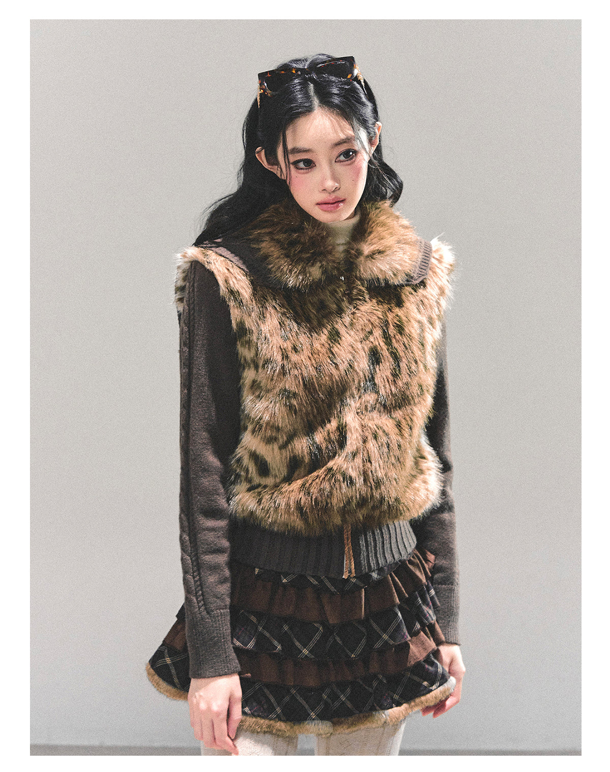 少也眼 “She Walks Through the Wild” Khaki Faux Fur–Panel Jacket 7474151