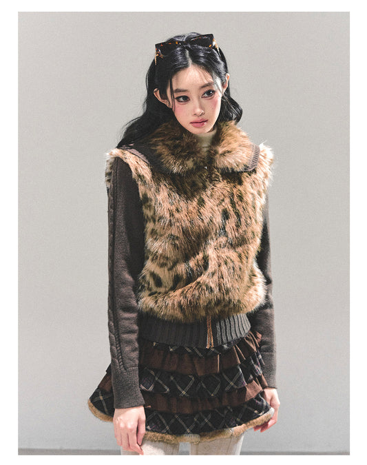 少也眼 “She Walks Through the Wild” Khaki Faux Fur–Panel Jacket 7474151
