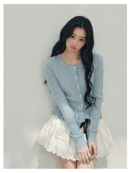 少也眼 “Pearl Whisper” Moonlight Blue Cable-Knit Ruffle-Hem Cropped Cardigan 626586578