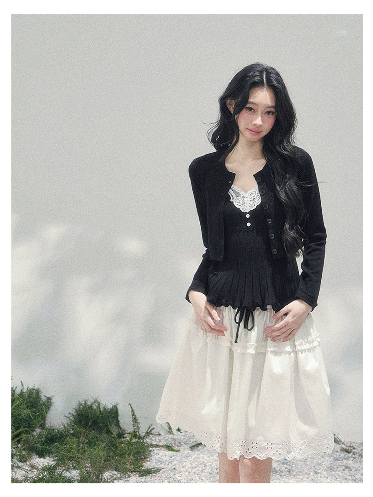 少也眼 “Lace in Between” French Knit V-Neck Two-Piece Set 55447
