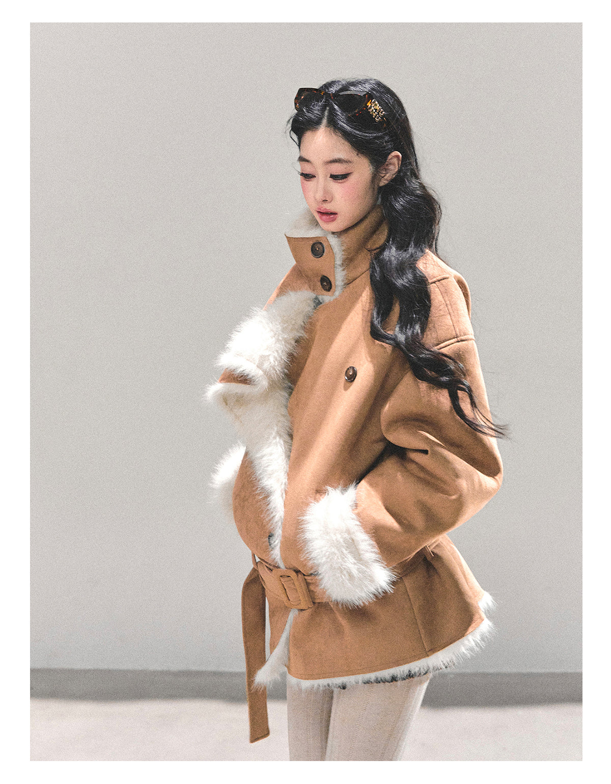 少也眼 "Monologue in the Snow" Suede Faux Shearling Jacket with Belt - Khaki 8746513