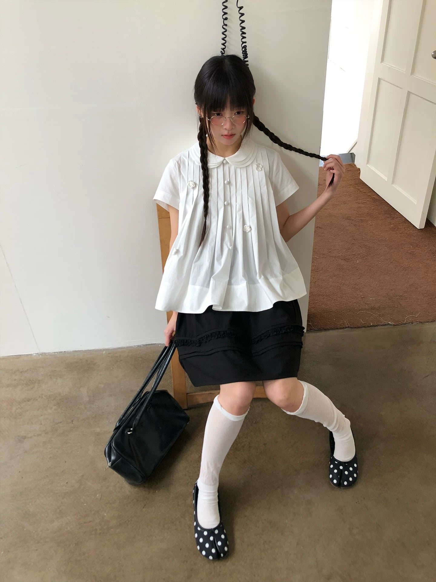"Hyacinth Letter" White Cotton Peter Pan Collar Pleated Blouse