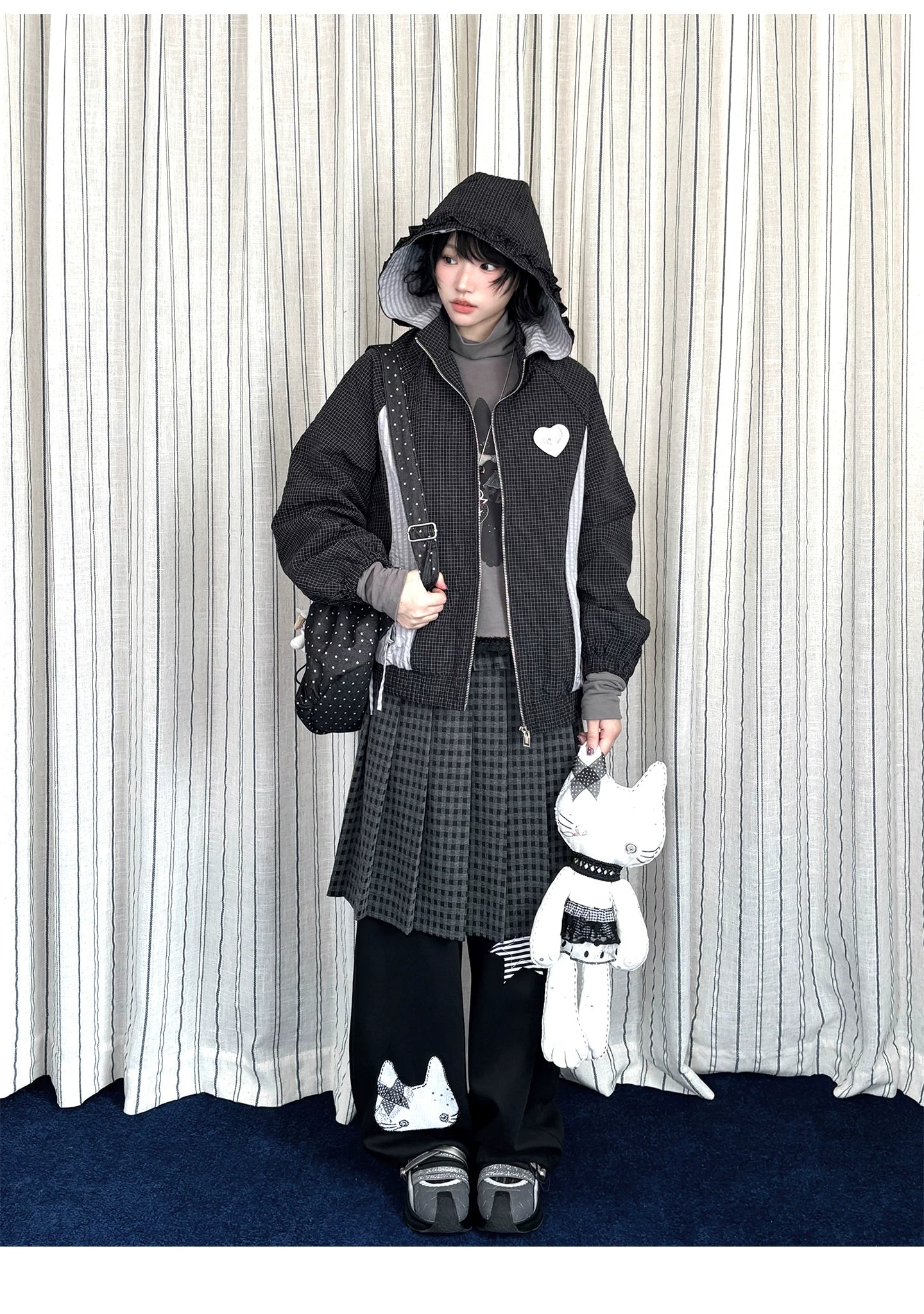 "Cold Air" Black Padded Jacket / Base Layer Top / Polka Dots Skirt / Sweatpants Set