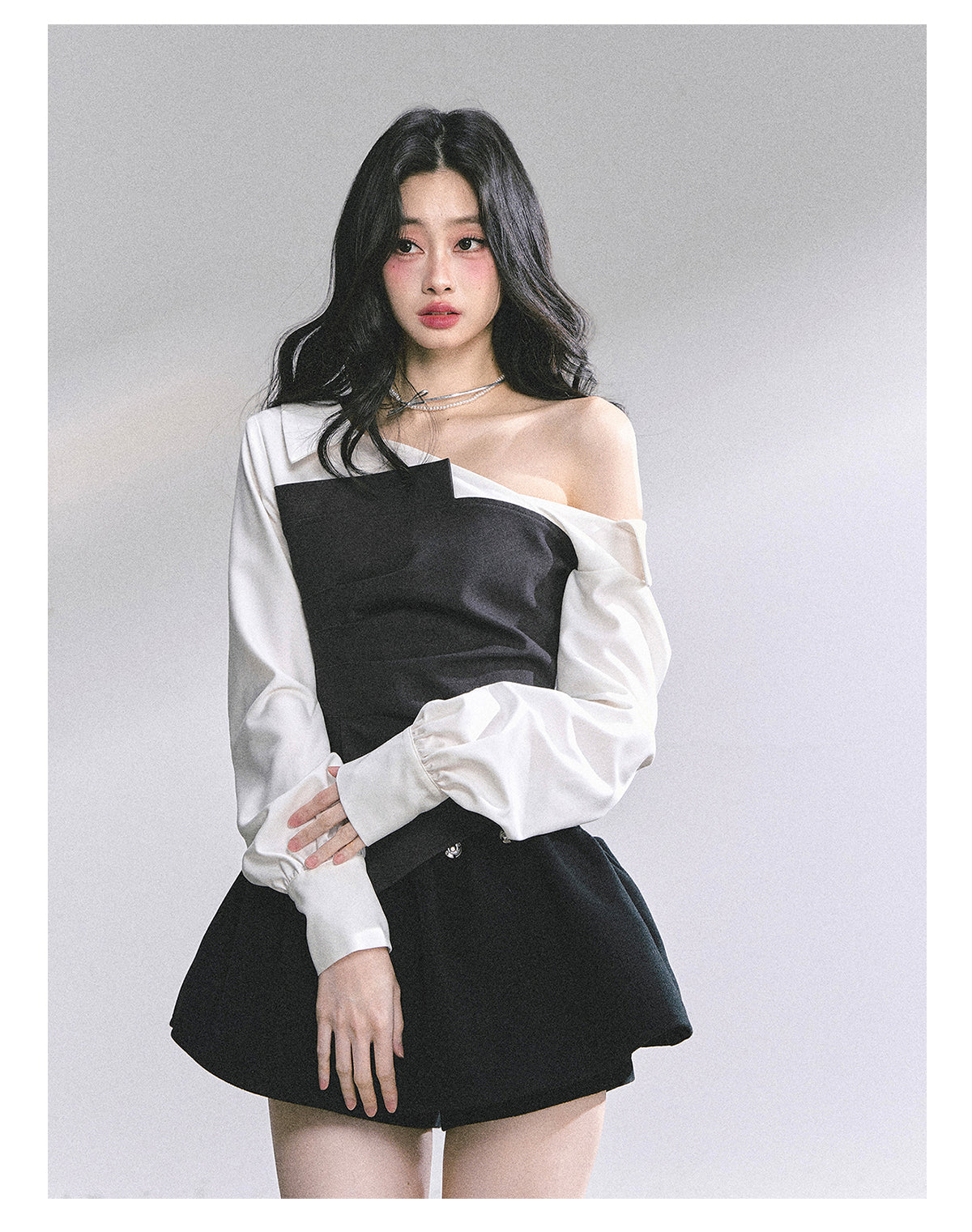 少也眼 "Gossip Senior Muse" Faux-Layered French Asymmetric Shoulder Blouse 56485652