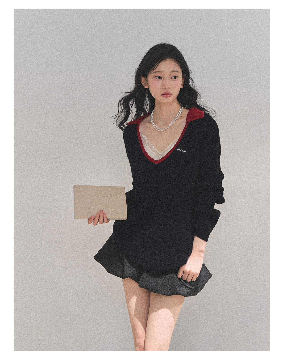 少也眼 “Before Nightfall Melts” Wool-Blend V-Neck Contrast Collar Sweater 6441568