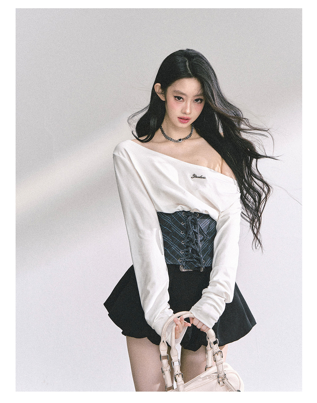 少也眼 "Ivy Academy" Asymmetric Off-Shoulder Long-Sleeve Tee