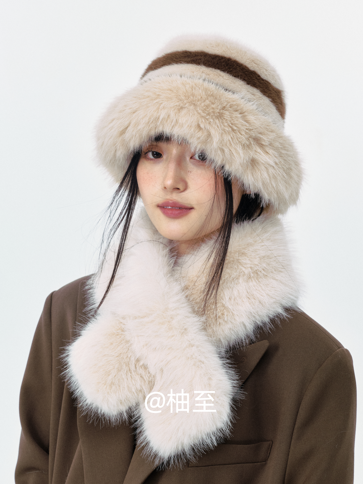 Off White Striped Plush Hat & Scarf Set – Cozy 2-Piece Winter Ensemble