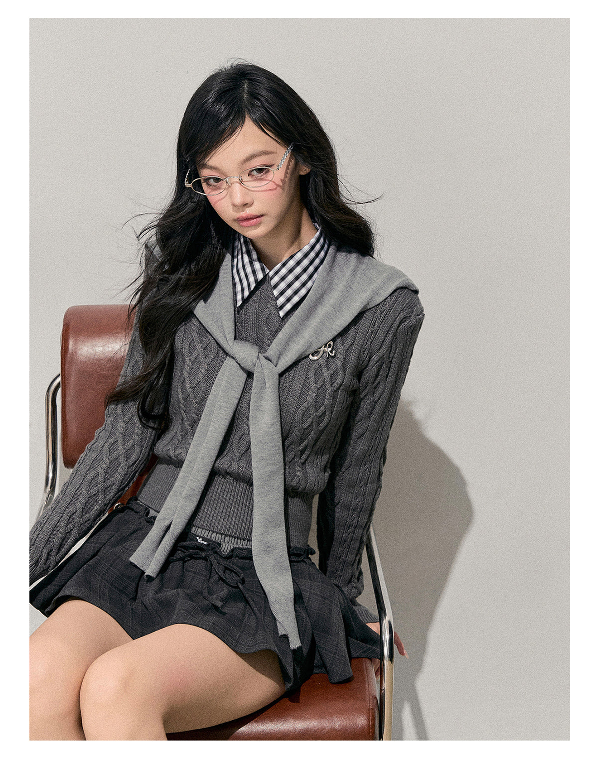 少也眼 “Unfinished Poem” Preppy Plaid-Collar Cable Knit Sweater - Gray