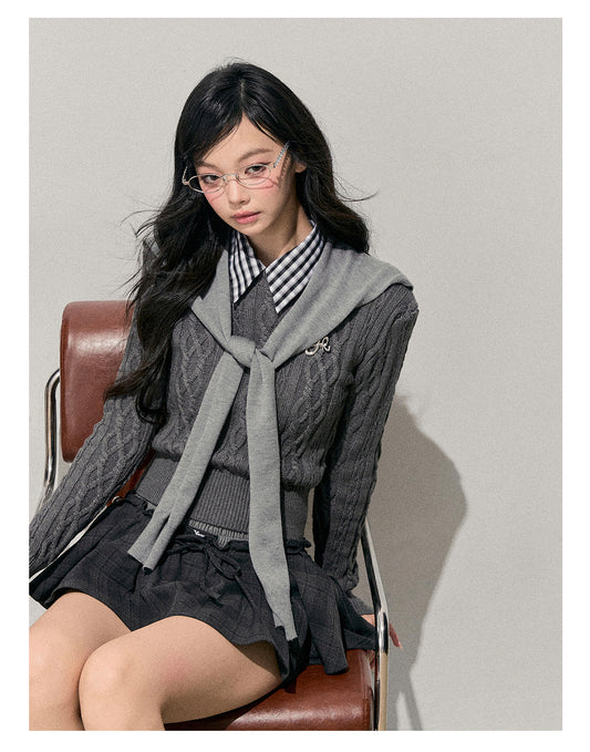 少也眼 “Unfinished Poem” Preppy Plaid-Collar Cable Knit Sweater - Gray