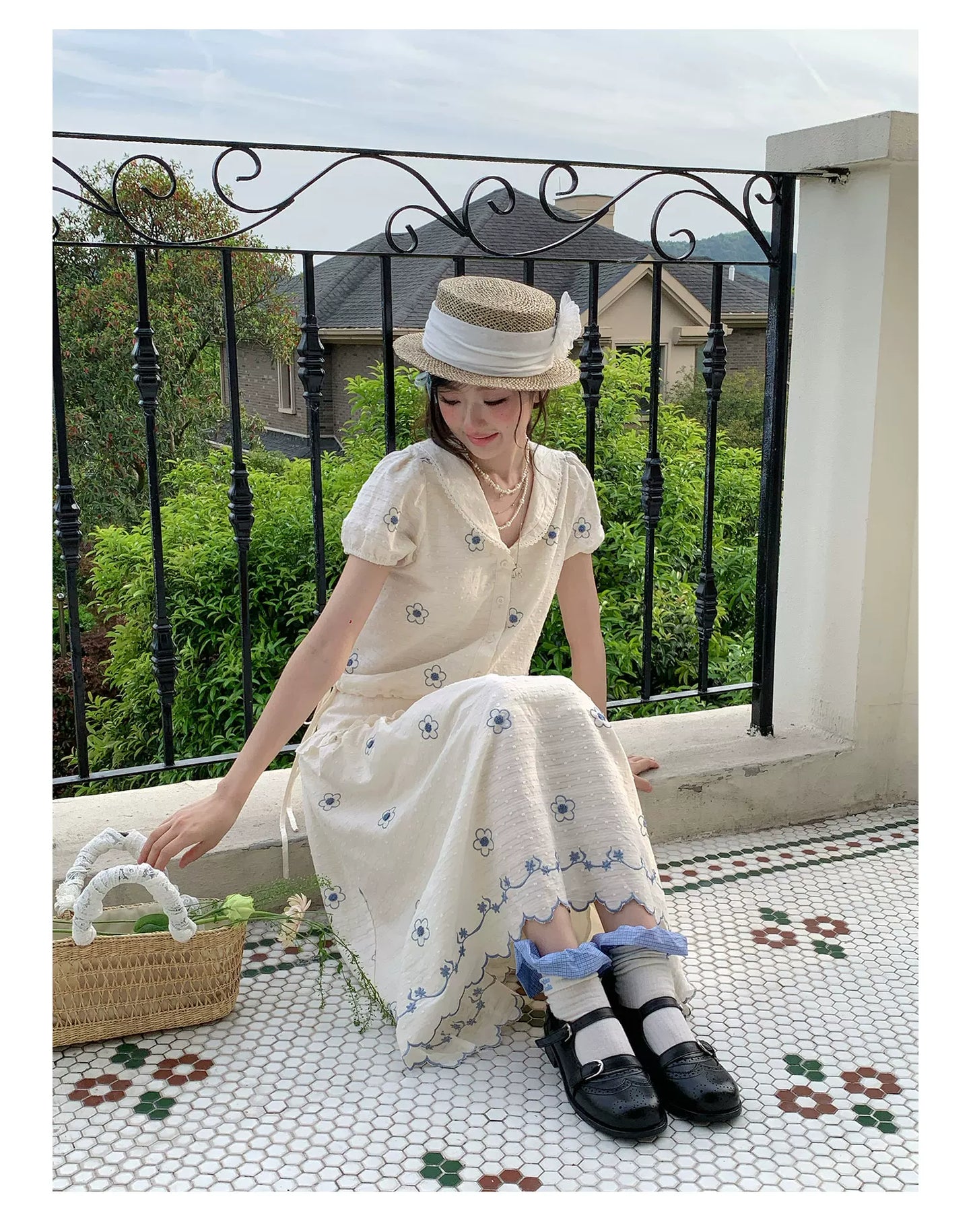 “Flower Sugar Soufflé” Cream Floral Embroidered Skirt Set