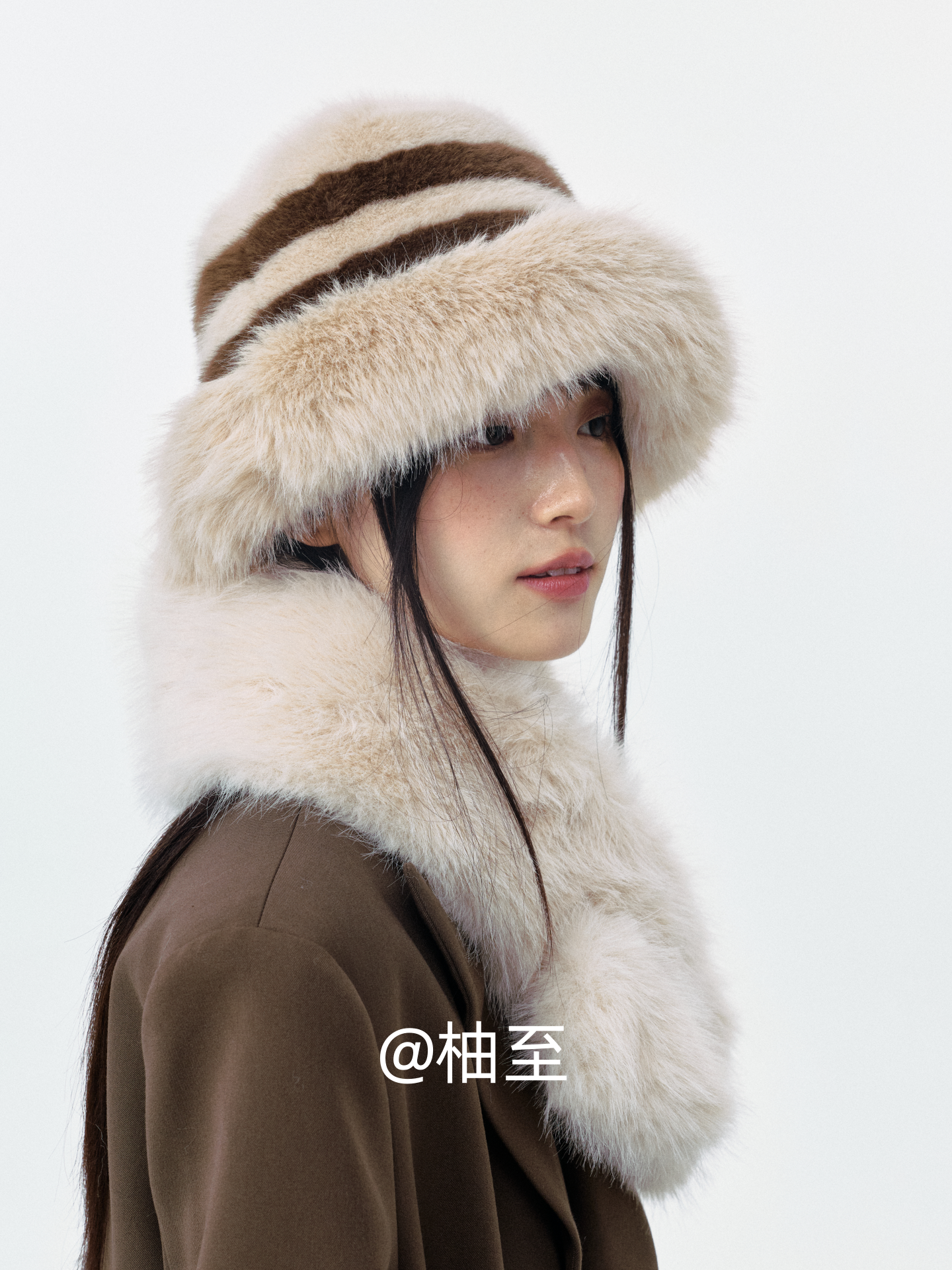 Off White Striped Plush Hat & Scarf Set – Cozy 2-Piece Winter Ensemble