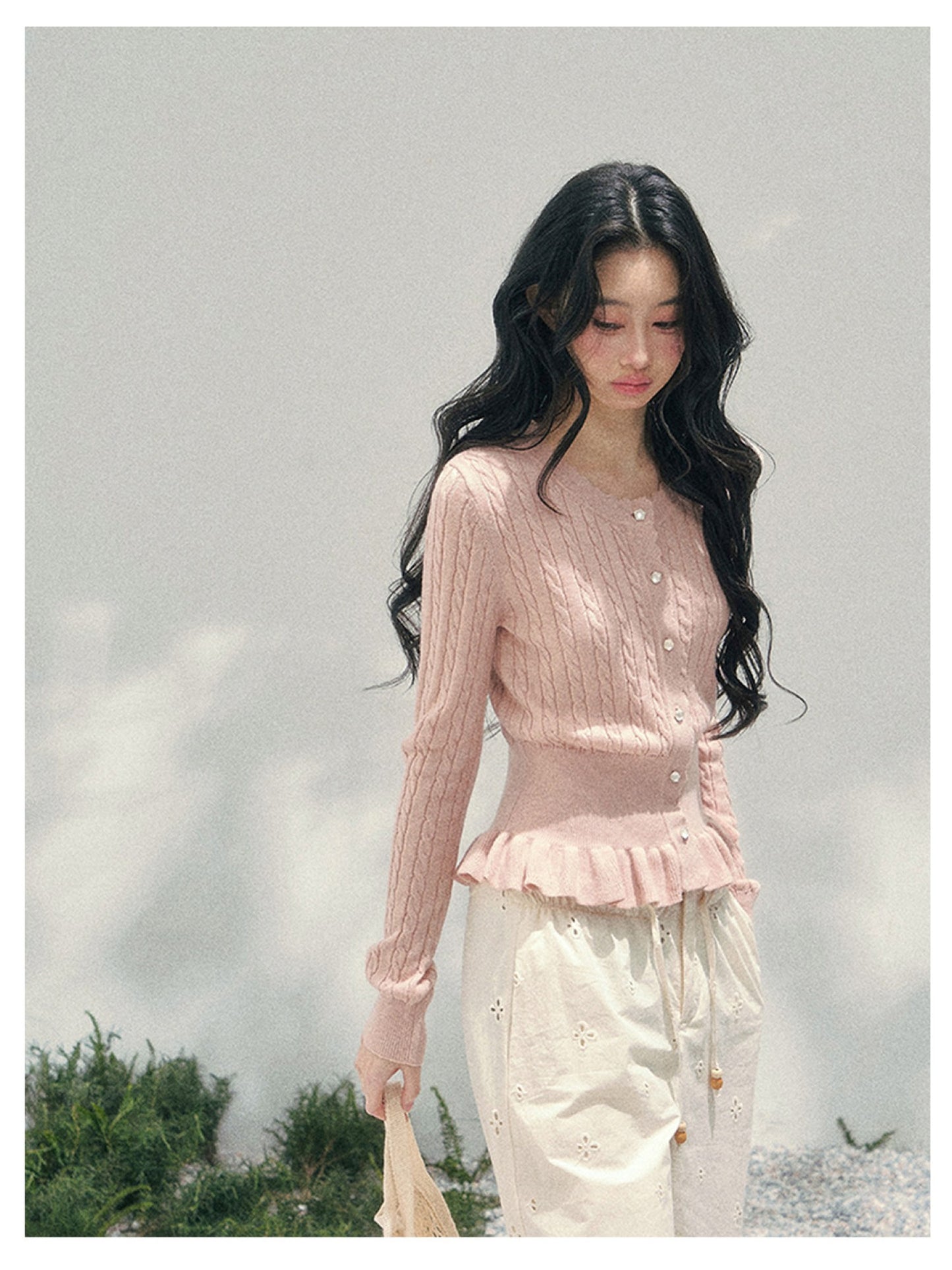 少也眼 “Pearl Whisper” Coral Pink Cable-Knit Ruffle-Hem Cropped Cardigan 626586578