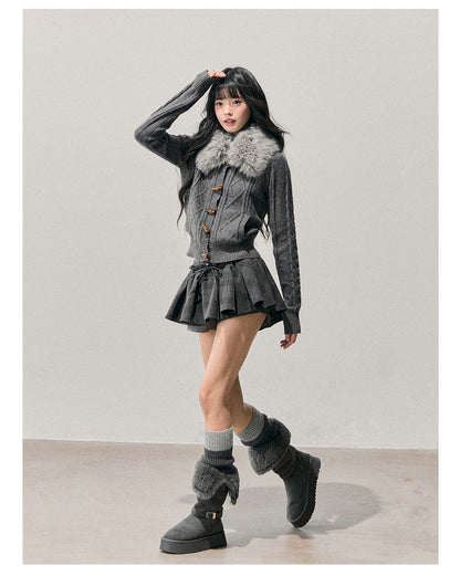 少也眼 “She Turns to Smoke” Korean-Style Knit Cardigan with Faux-Fur Collar