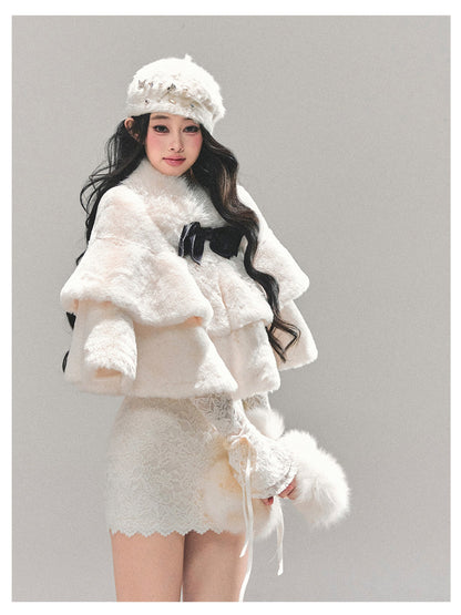 少也眼 “When the First Snow Falls" Plush Winter Cape Coat