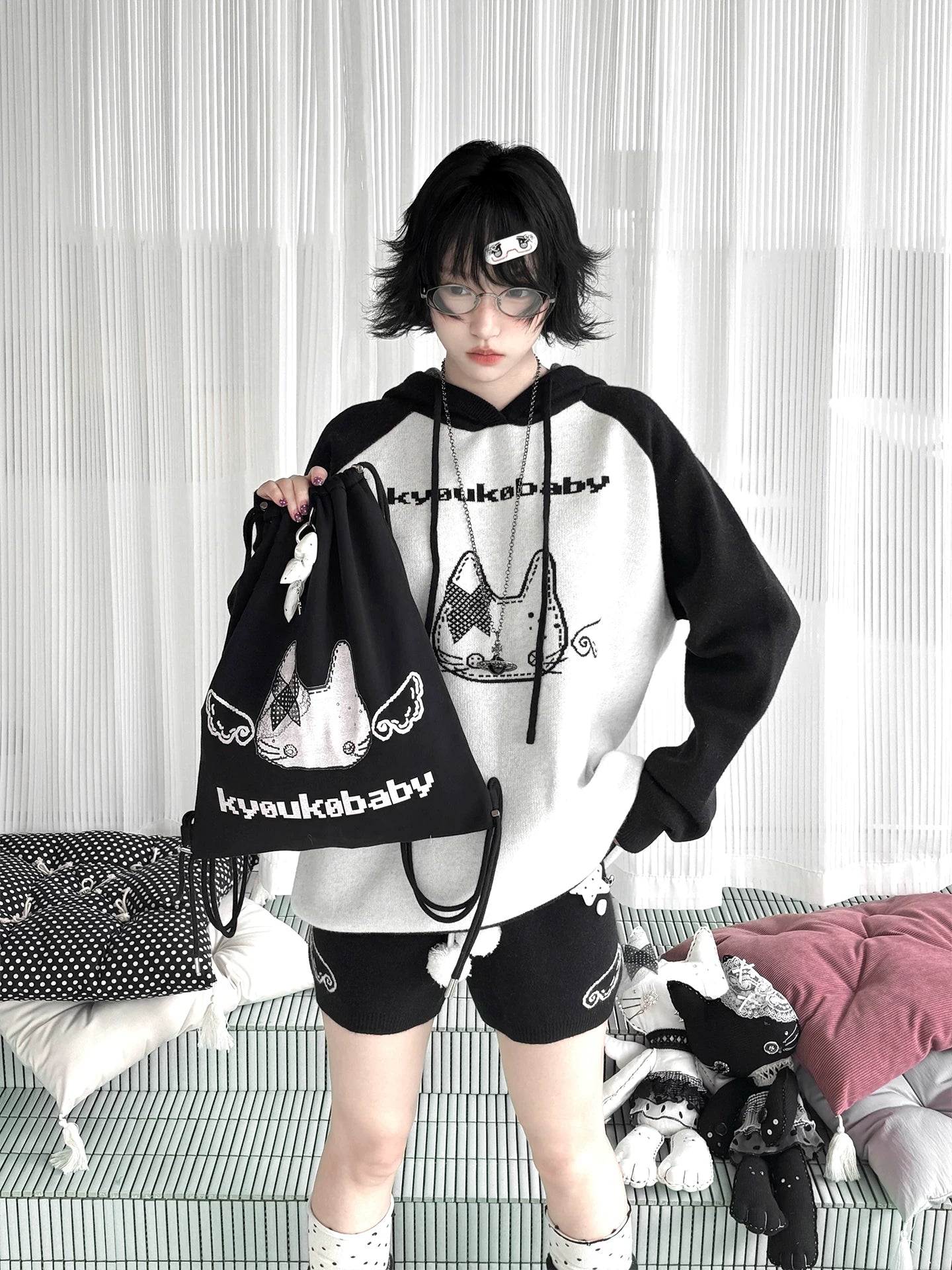 Angel Wing Details Printed Oversized Knit Hoodie & Shorts Set