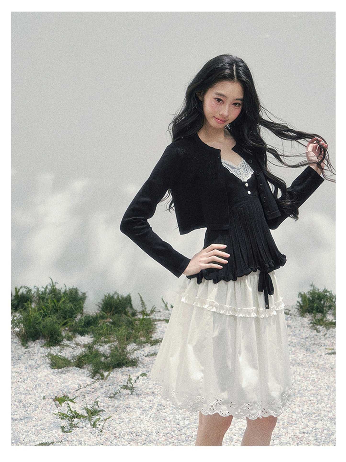 少也眼 “Lace in Between” French Knit V-Neck Two-Piece Set 55447