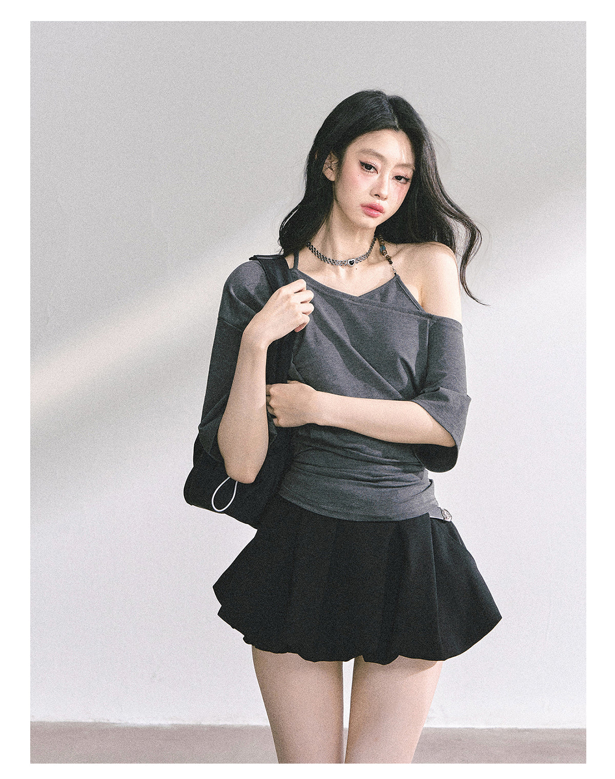 少也眼 “Smart Relax” Asymmetric Halter Short Tee - Gray