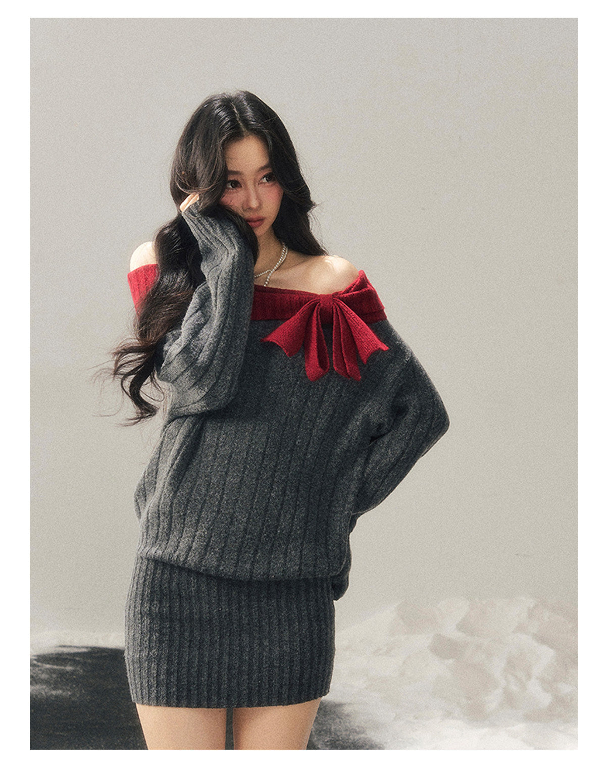 少也眼 "Snowbound Memories" Off-Shoulder Color-Block Knit Mini Dress
