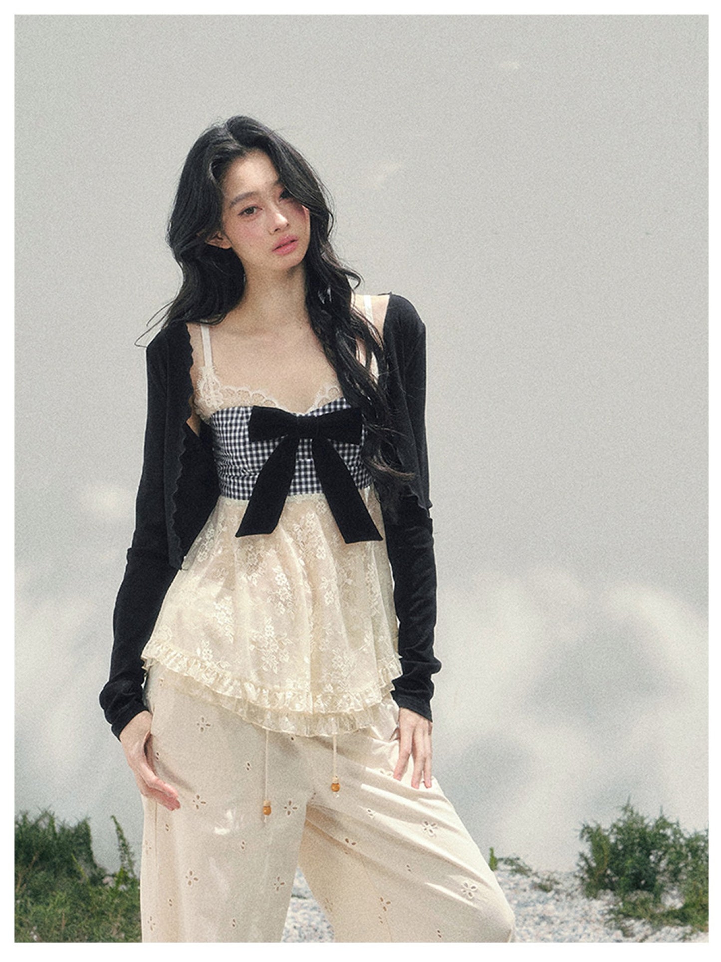 少也眼 “She Walked Through Bloom” Bow Lace Plaid Two-Piece Top Set 8543241