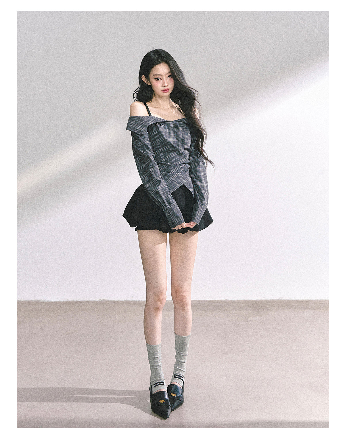 少也眼 "London Reveries" Off-Shoulder Plaid Sun-Proof Shirt - Charcoal Black