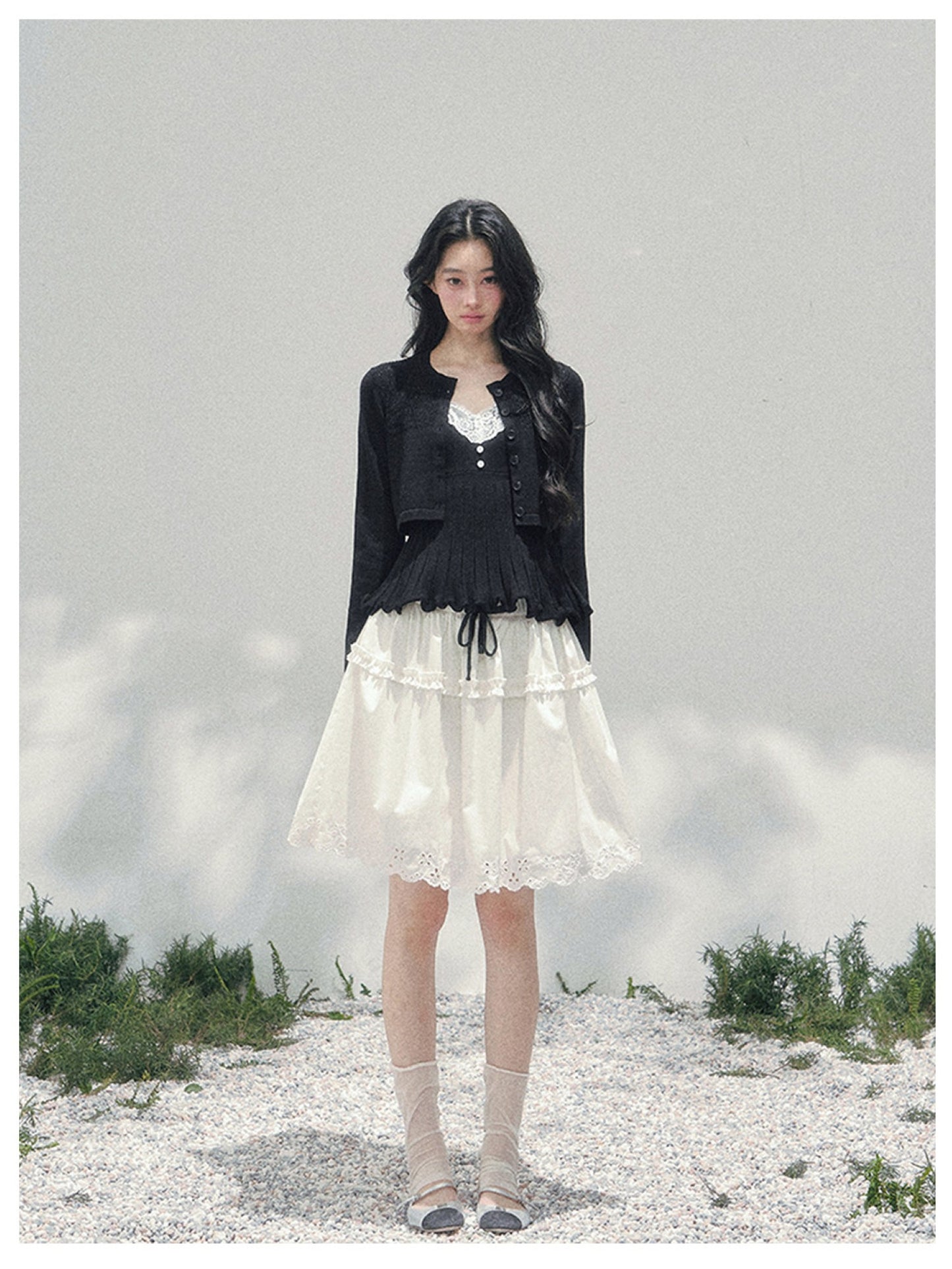 少也眼 “Lace in Between” French Knit V-Neck Two-Piece Set 55447