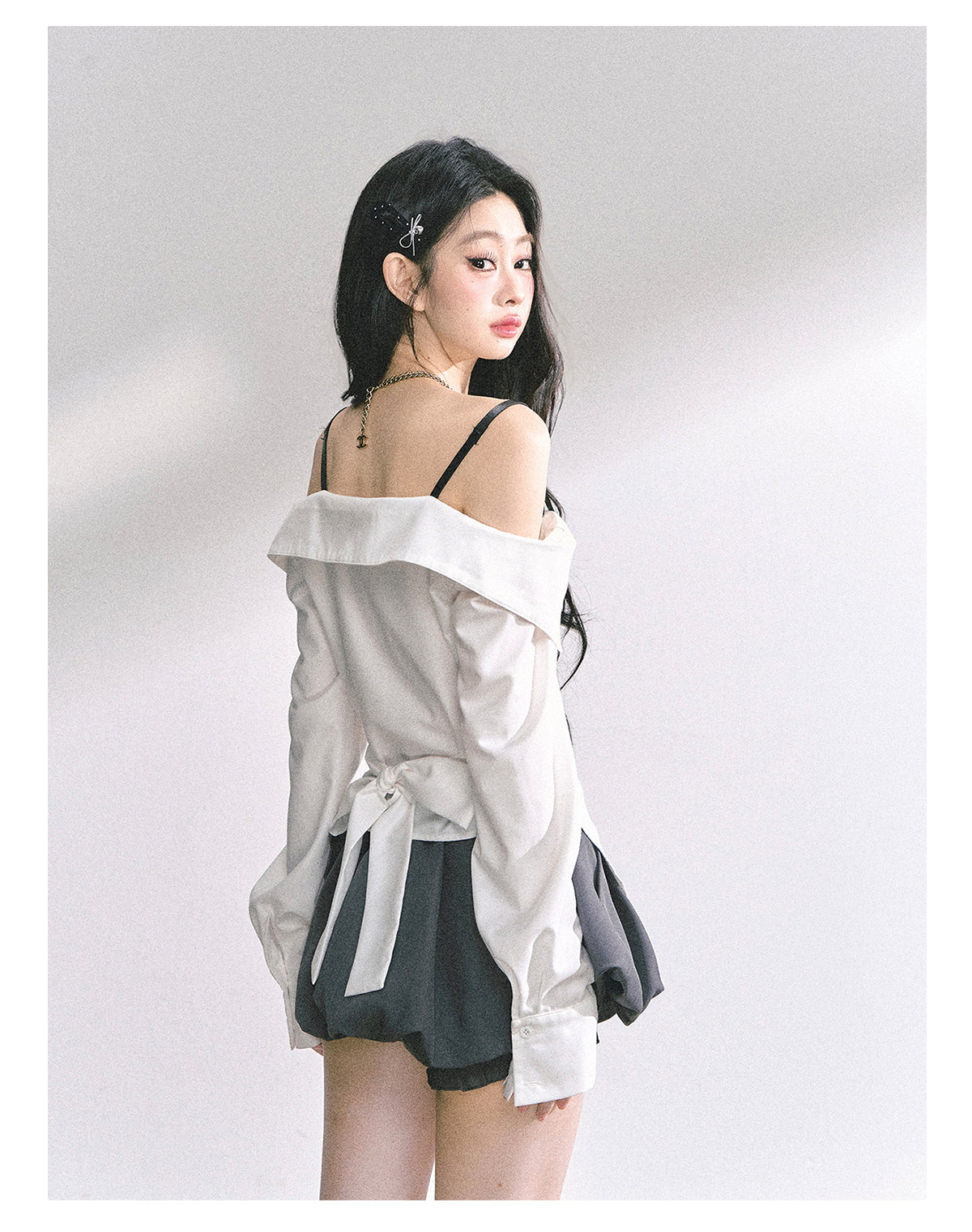 少也眼 "London Reveries" Off-Shoulder Plaid Sun-Proof Shirt - White