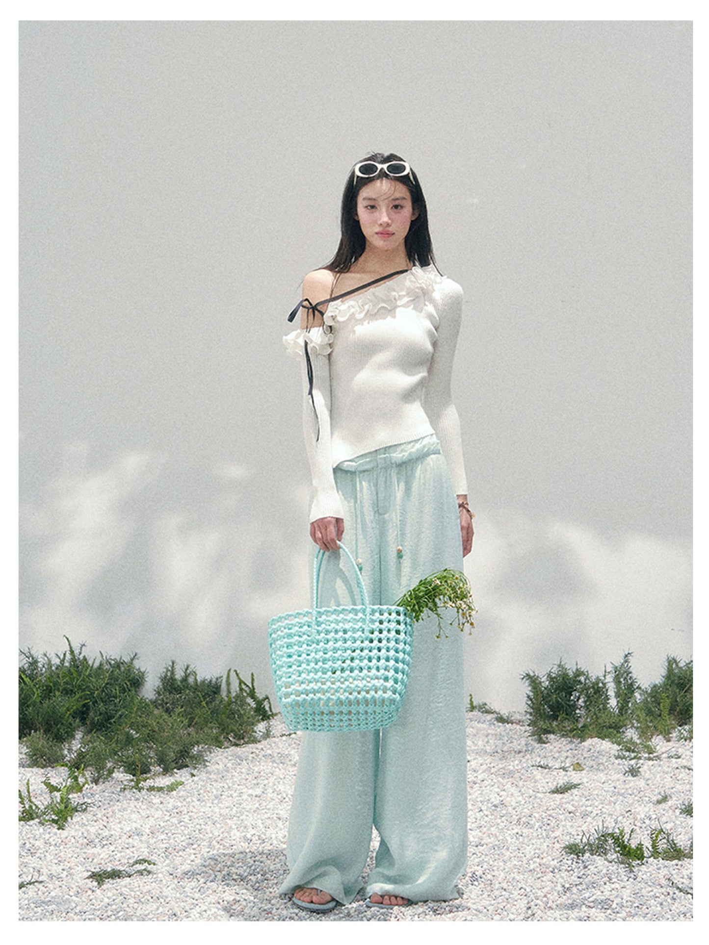 少也眼 “Hidden Softness” Apricot Asymmetric Lace-Trim Knit Cropped Top 855635