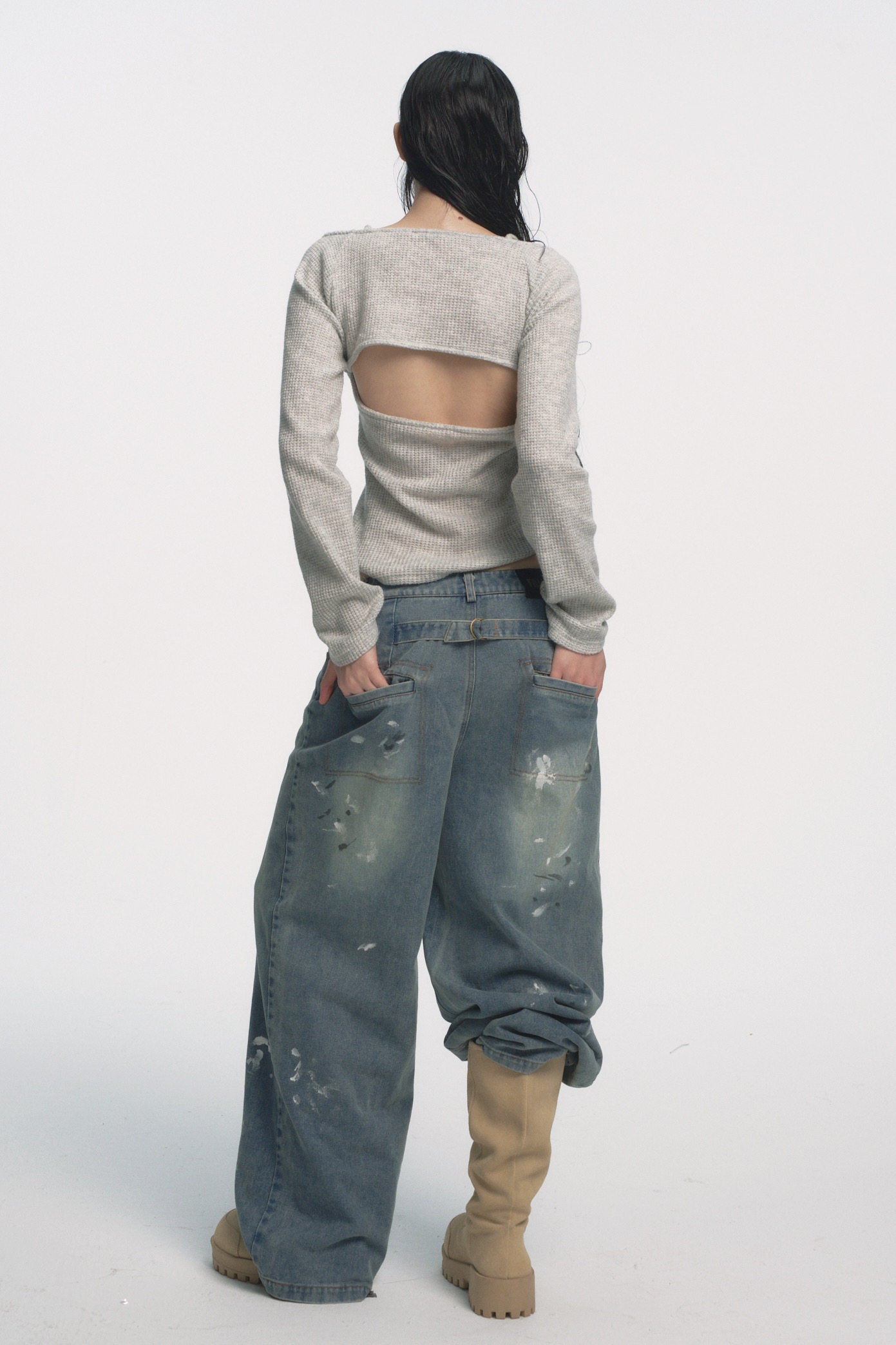 Muirgen - Gray Cut-Out Shoulder V-Neck Knit Top