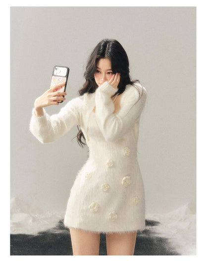 少也眼 "She Steps Through Frostlight" French 3D Floral Faux Mink Mini Dress - Camellia White