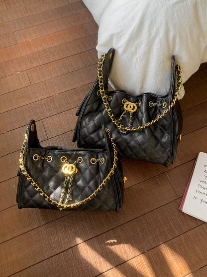 “Diamond Chain” Quilted Shoulder Bag (Black / Red)