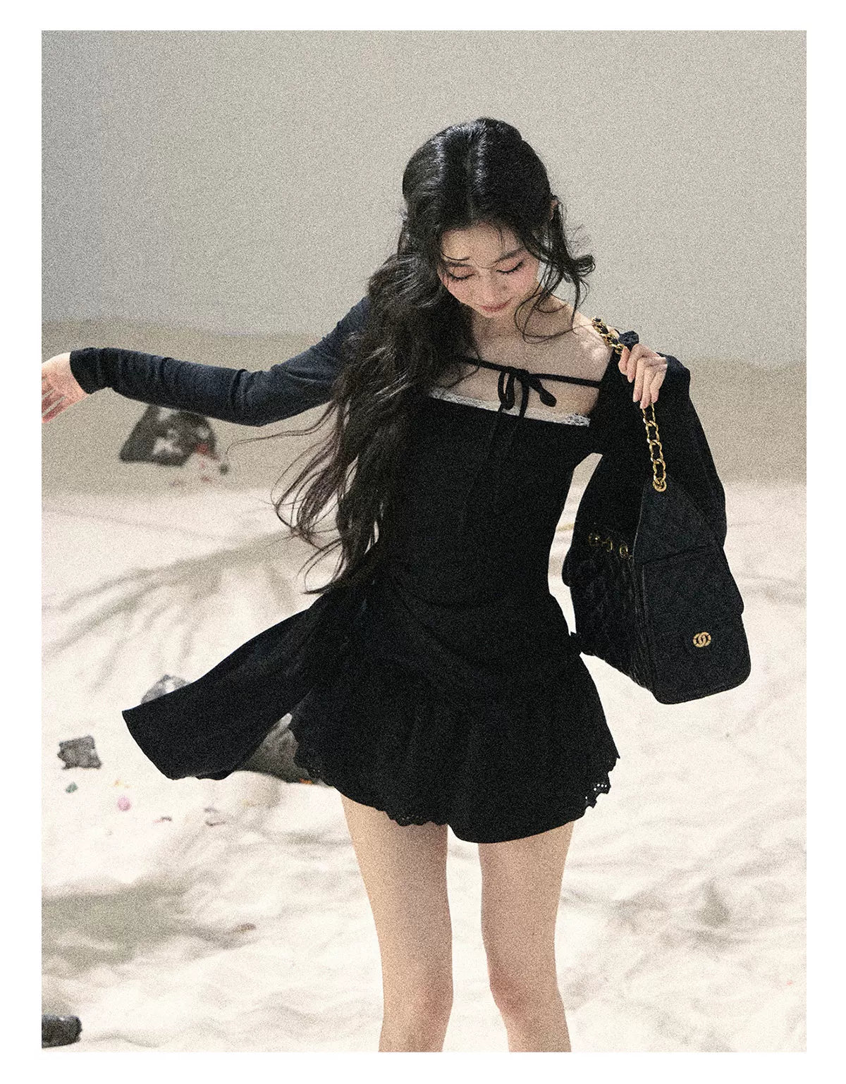 "Floating Moonlight" Quiet Black Square Neck Lace Slim-Fit Top 45324535