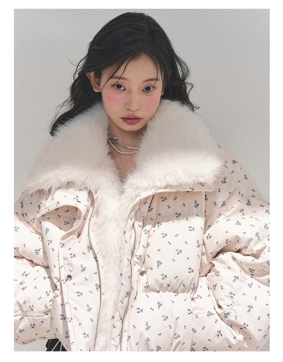 少也眼 Oatmeal Short Down Jacket with Detachable Faux-Fur Collar 784651