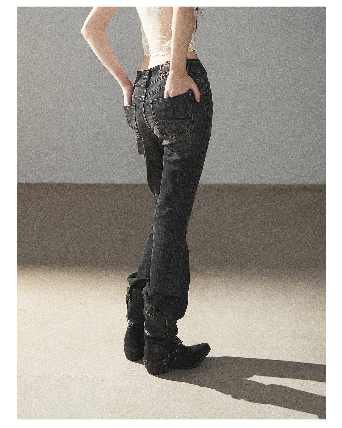 170726 "Her Quiet Shore" Rock Black Mid-Rise Flared Jeans