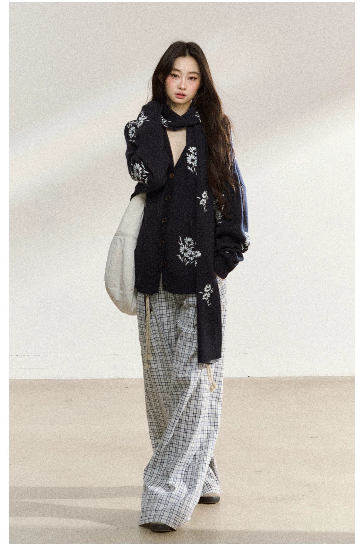 JN's DESIGN - Navy Blue Floral Jacquard V-Neck Cardigan