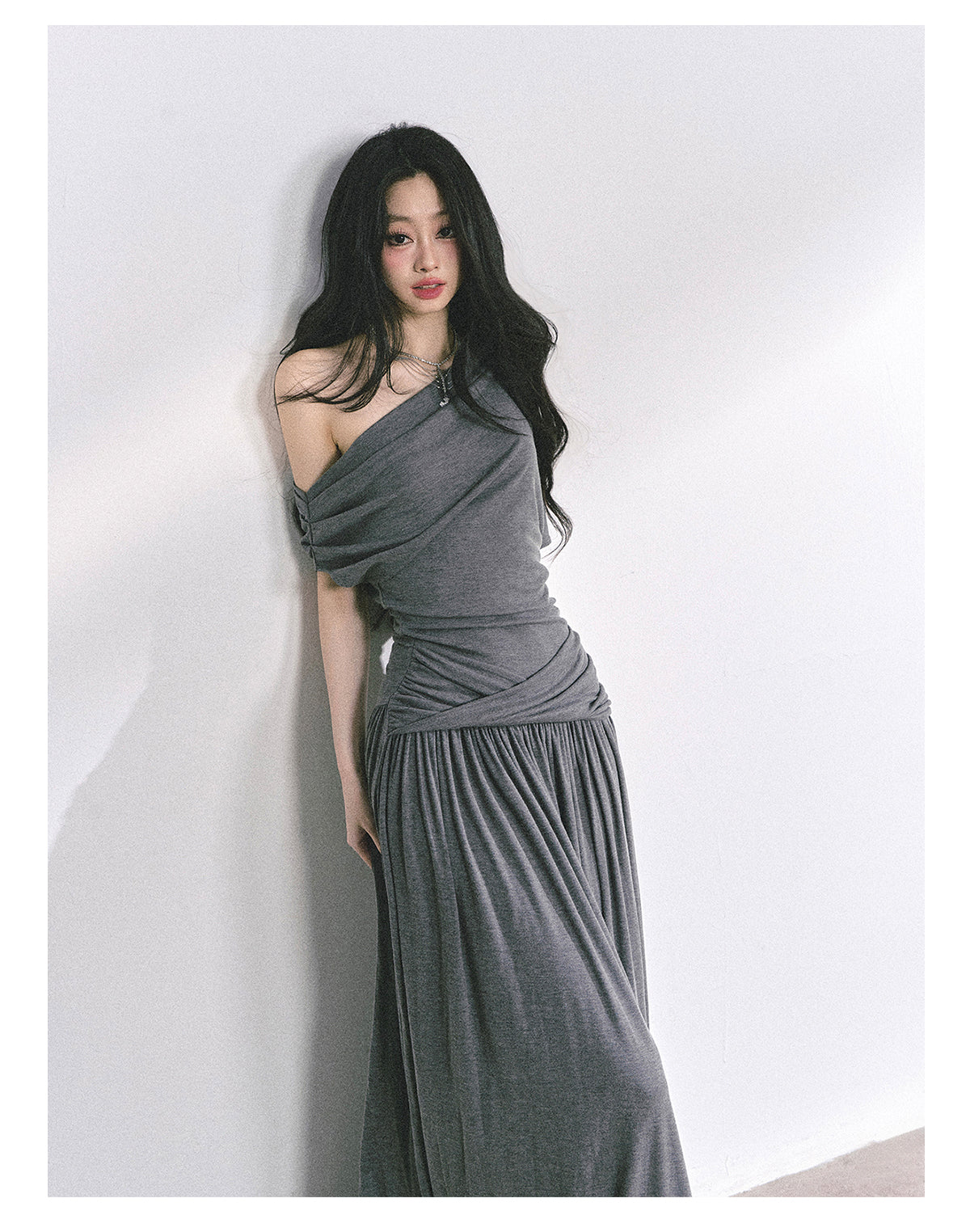 少也眼 “Minimal Paper Doll” Asymmetric Maxi Dress