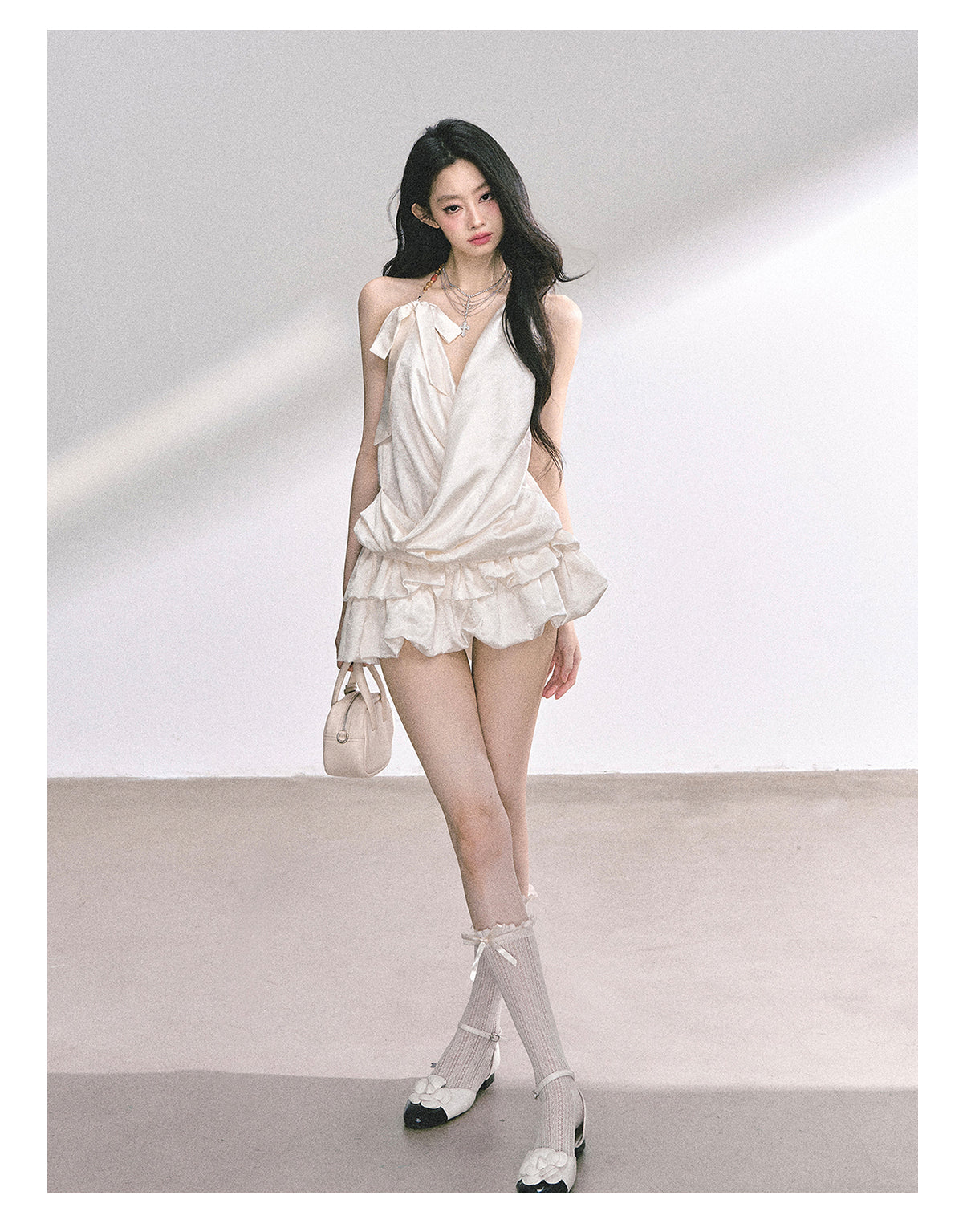 少也眼 “Evening Diva” French-Style Halter Mini Dress