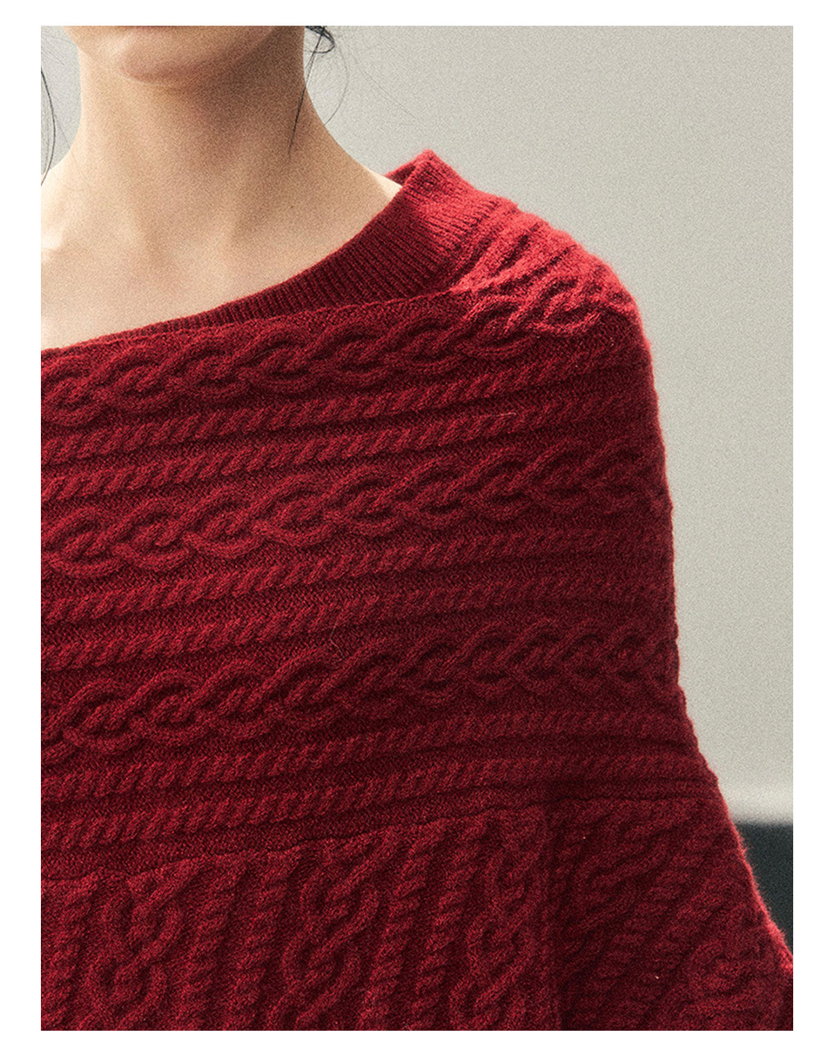 少也眼 “Norwegian Exchange” Off-Shoulder Cable Knit Winter Sweater – Cabernet Red