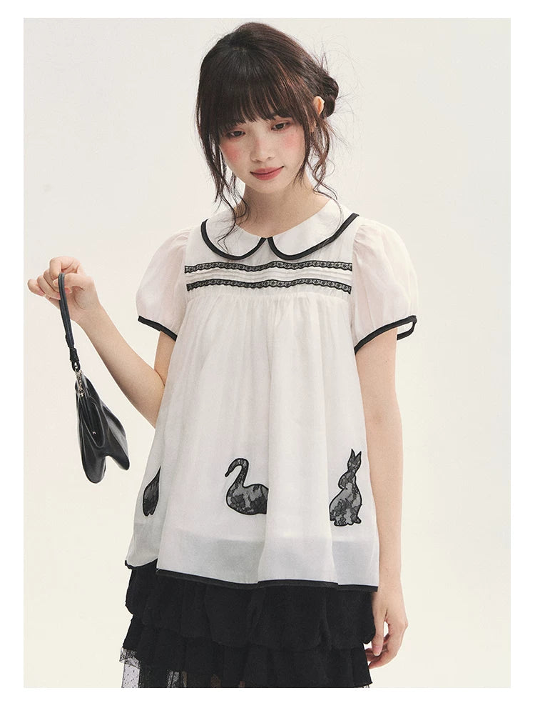 "Antique Dollhouse" Lace Appliqué Peter Pan Collar Puff Sleeve Blouse (Ivory White/ Still Blue)